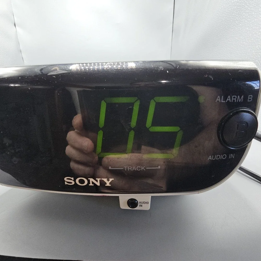 Sony Dream Machine ICF-CD815 FM/AM Radio CD Dual Alarm Clock See Description!